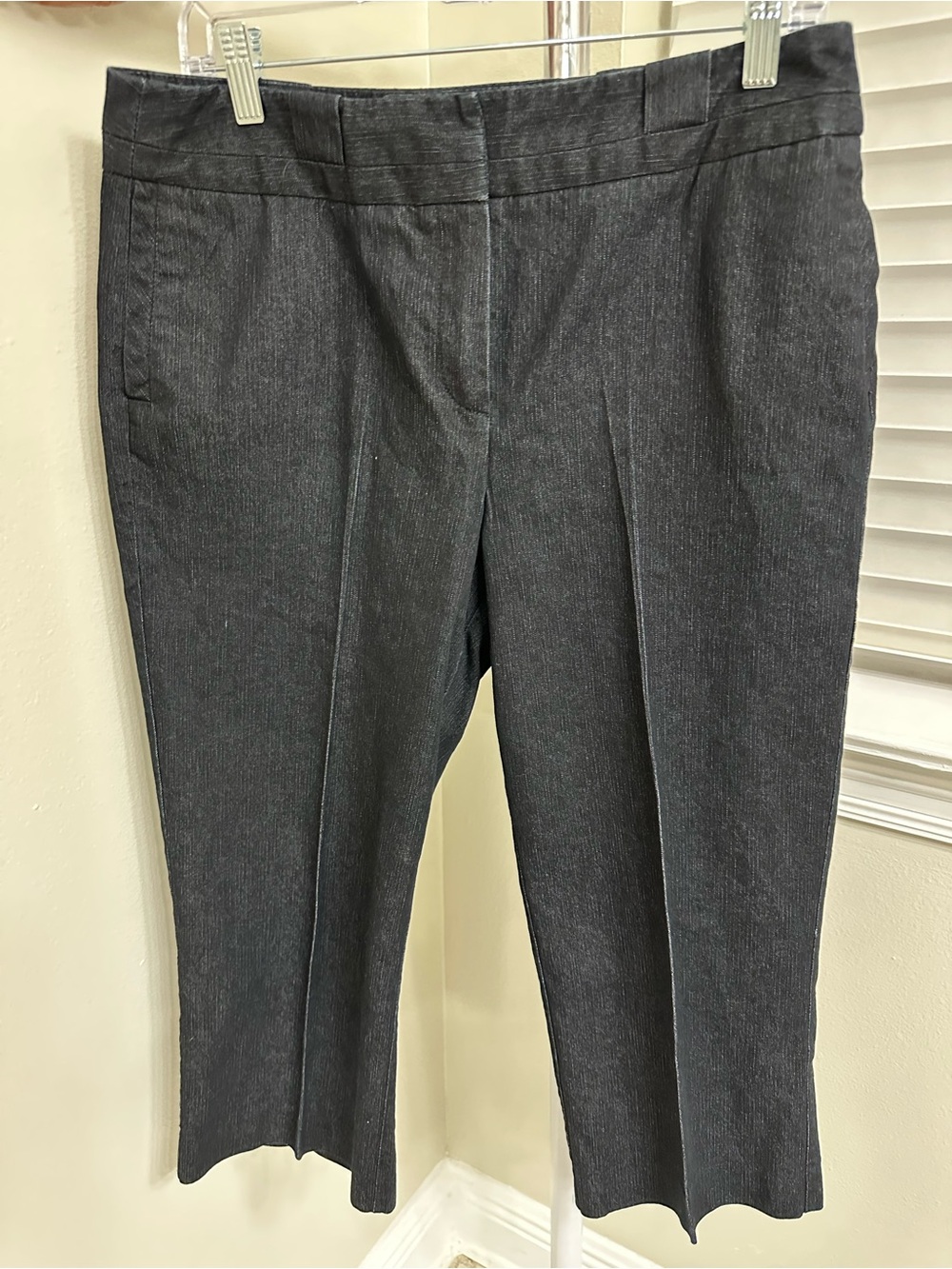 Larry Levine Shimmery Denim -Cropped Capris